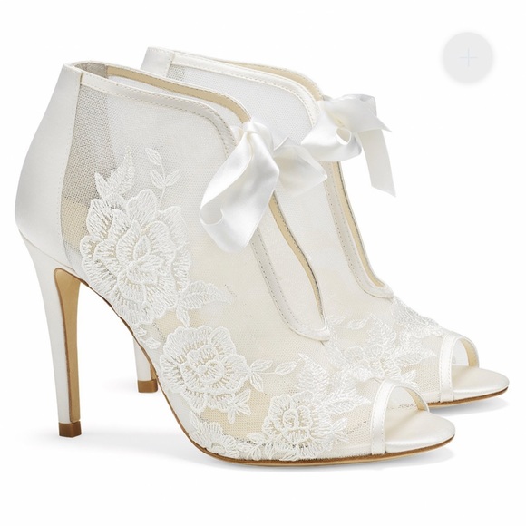 BRAND NEW Bella Belle Nikki Bridal Booties - Picture 1 of 4